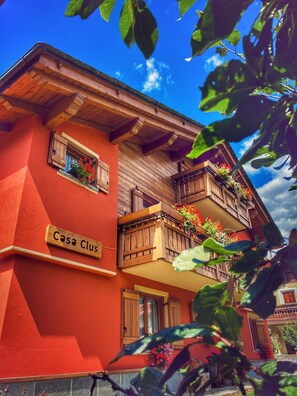 Exterior - Holiday Apartment "Casa Clus Bormio 2" with Mountain View, 2 Balconies & Wi-Fi (Valdisotto)