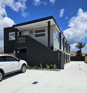Front of property - Redwood Apartments (Rotorua)