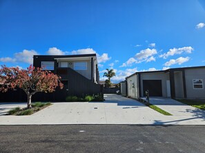 Front of property - Redwood Apartments (Rotorua)