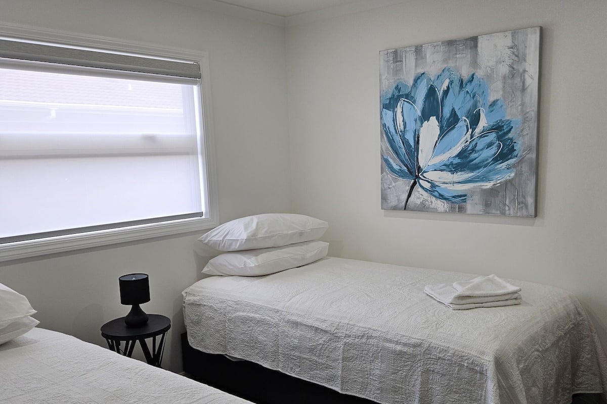 2 bedrooms, individually decorated, individually furnished, desk