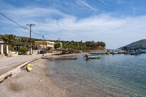 Una spiaggia nelle vicinanze