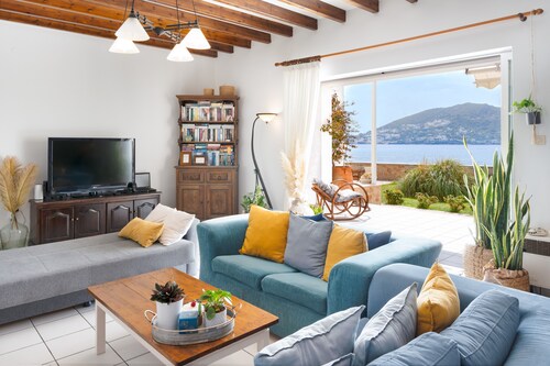 Villa 'Peristeri' mit Meerblick, WLAN und Klimaanlage