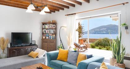 Villa 'Peristeri' mit Meerblick, WLAN und Klimaanlage