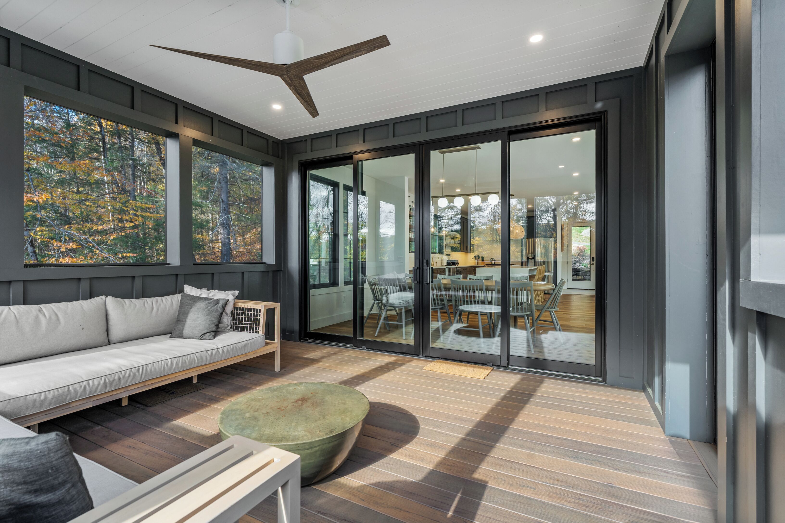 Smart TV, fireplace, ping pong, offices