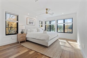 4 slaapkamers, een bureau, reisbedje, gratis wifi