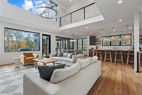 Lakefront Retreat with Stunning Views | Forget-Me-Not by AvantStay