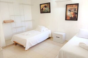 4 bedrooms, iron/ironing board, free WiFi, bed sheets
