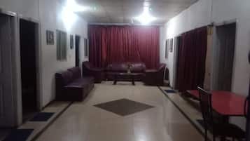 Coin salon dans le hall