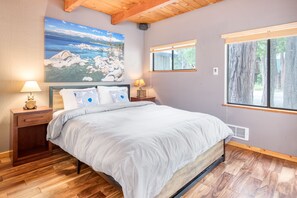 3 quartos, ferros/tábuas de passar roupa, berço de viagem