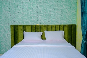 Deluxe Single Room | In-room safe, individually decorated, individually furnished, desk - CROYLANDZ COTTAGES (Entebbe)