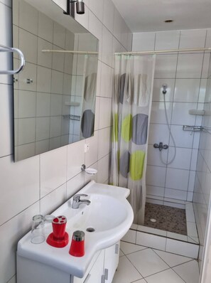 Bathroom - kokoloko Hôtel ambatoloaka (Nosy Be)