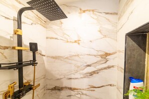 Shower - Charming Family Home in Esneux (Esneux)