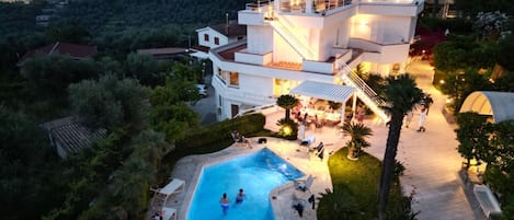 Outdoor pool, a heated pool