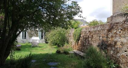 Maison de ville avec jardin, le calme à proximité du centre