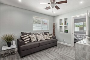 テレビ、テレビゲーム、卓球台