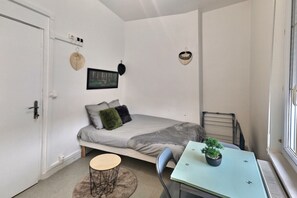 1 bedroom, WiFi, bed sheets - Superbe Studio 3 Face Gare Avec Wifi et Proche Toutes Commodités (Évreux)