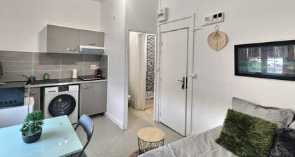 Superbe Studio 3 Face Gare Avec Wifi et Proche Toutes Commodités