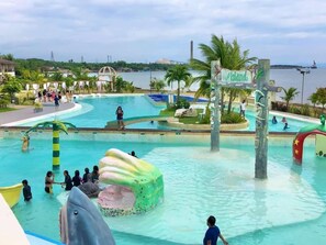 2 piscines extérieures