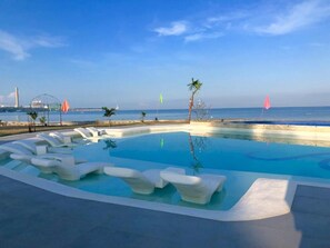 2 piscines extérieures