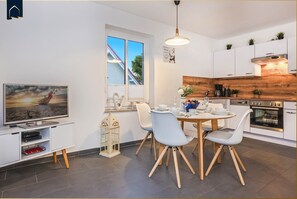 Réfrigérateur, four, plaque de cuisson, lave-vaisselle