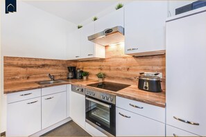 Kühlschrank, Ofen, Herdplatte, Geschirrspüler