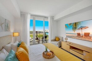 1 غرفة نوم ومكتب ومكواة/لوح كي وسرير سفر