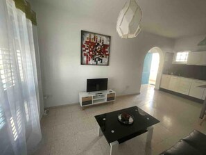 Smart TV - Sunset view every night from your own balcony! (Paphos)