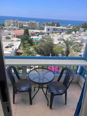 Outdoor dining - Sunset view every night from your own balcony!
(Paphos)