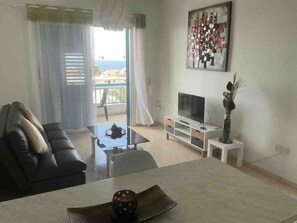 Smart TV - Sunset view every night from your own balcony!
(Paphos)