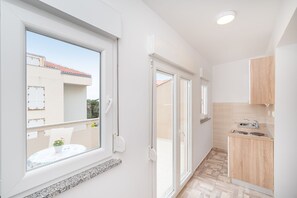 Studio, Balcony, Garden View | Interior