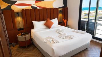 Family Suite | 1 bedroom, in-room safe, desk, blackout curtains