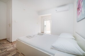 Room - Studio Apartments Near Center 3 (Novalja)