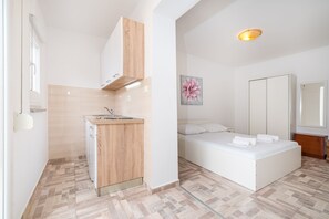 Studio, Balkon, Gartenblick