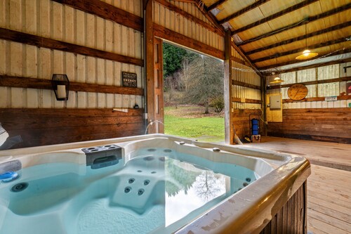 Lake View House with Beautiful 4.5 Acres to Explore