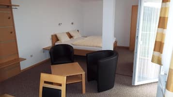 1 bedroom, desk, soundproofing, free WiFi