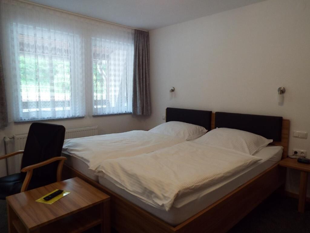 Desk, soundproofing, free WiFi, bed sheets