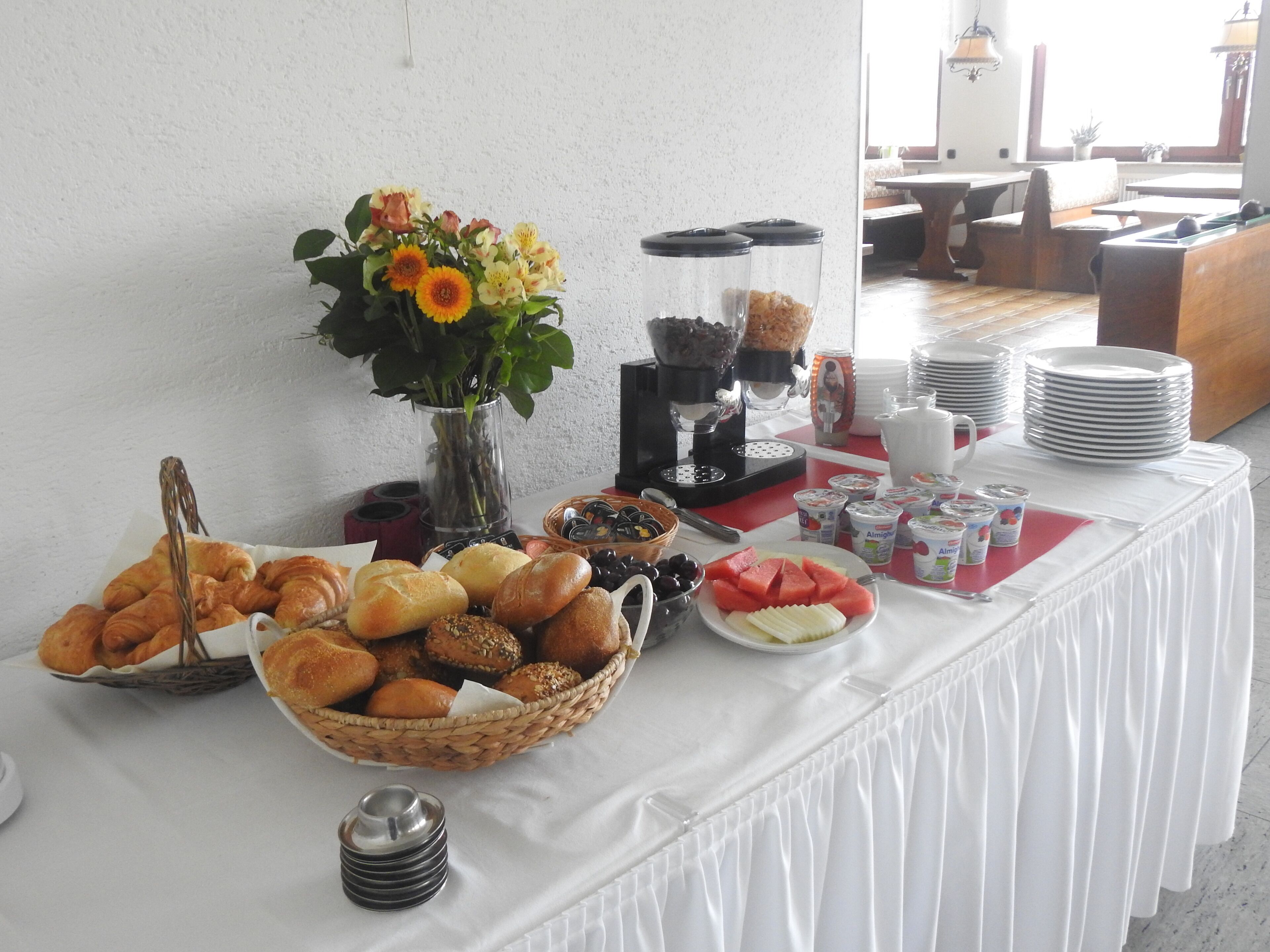 Daily buffet breakfast for a fee