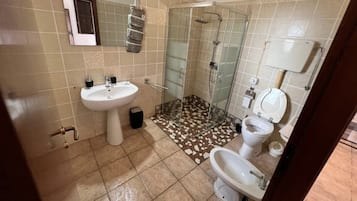 Habitación tradicional, 4 habitaciones | Baño