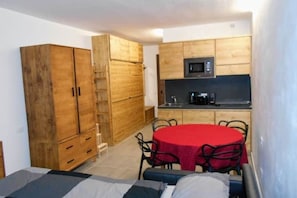 1 Schlafzimmer, Bügeleisen/Bügelbrett, Reisekinderbett, kostenloses WLAN