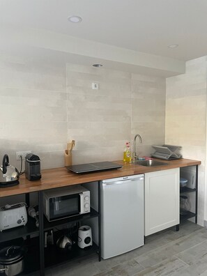 冰箱、微波炉、炉灶、茶具/咖啡用具