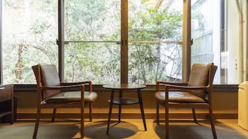 Familie vierpersoonskamer | Een bureau, gratis wifi