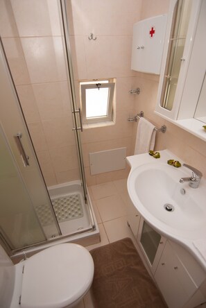 Shower, hair dryer, bidet, towels - Apartamento T2 Albufeira (Albufeira)