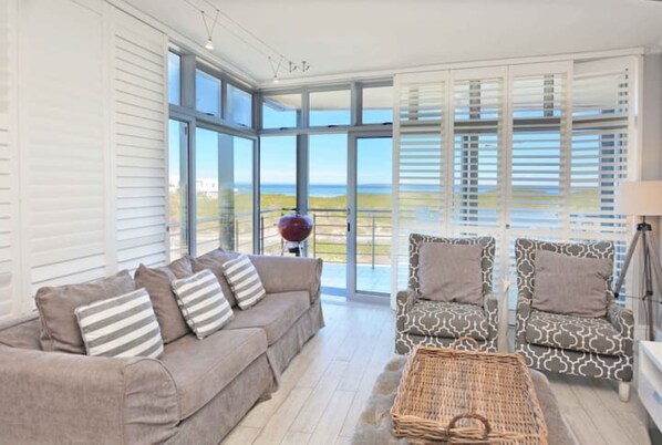 Living area - Spectacular Seaside Apartment
(Cape Town)