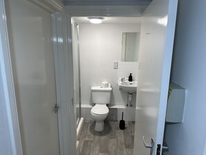 Departamento | Baño | Regadera y toallas