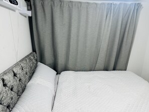 Departamento | 1 habitación, tabla de planchar con plancha, wifi gratis y ropa de cama
