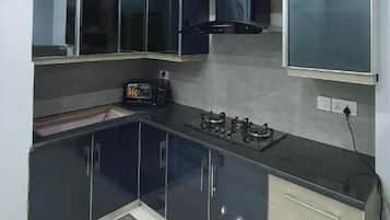 Deluxe Apartment | Shared kitchen | Microwave