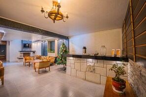 Flat-screen TV, Netflix, streaming services - NaturaLodge Machu Picchu (Machu Picchu)