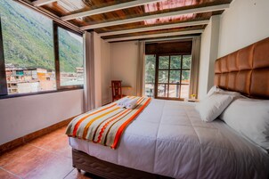 Elite Double Room | Desk, free WiFi, bed sheets