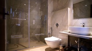 Deluxe Room | Bathroom