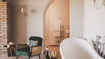 Suite Romantica | 1 camera, biancheria da letto ipoallergenica, una cassaforte in camera